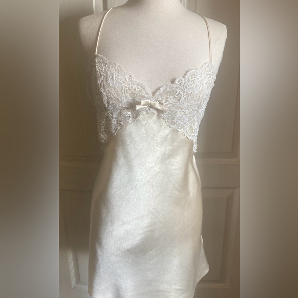 Valentino Neiman Marcus Large Ivory Beige Nightgown